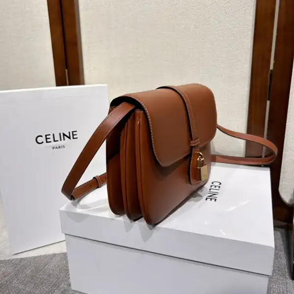 Yupoo bagsoffer CELIN* MEDIUM TABOU IN SMOOTH CALFSKIN