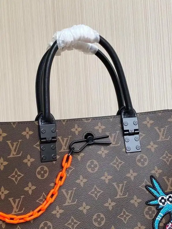 Rep LOUIS VUITTON SAC PLAT