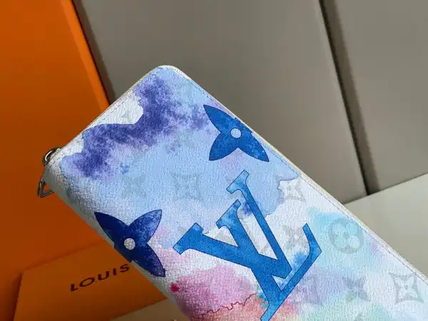 LOUIS VUITTON ZIPPY WALLET