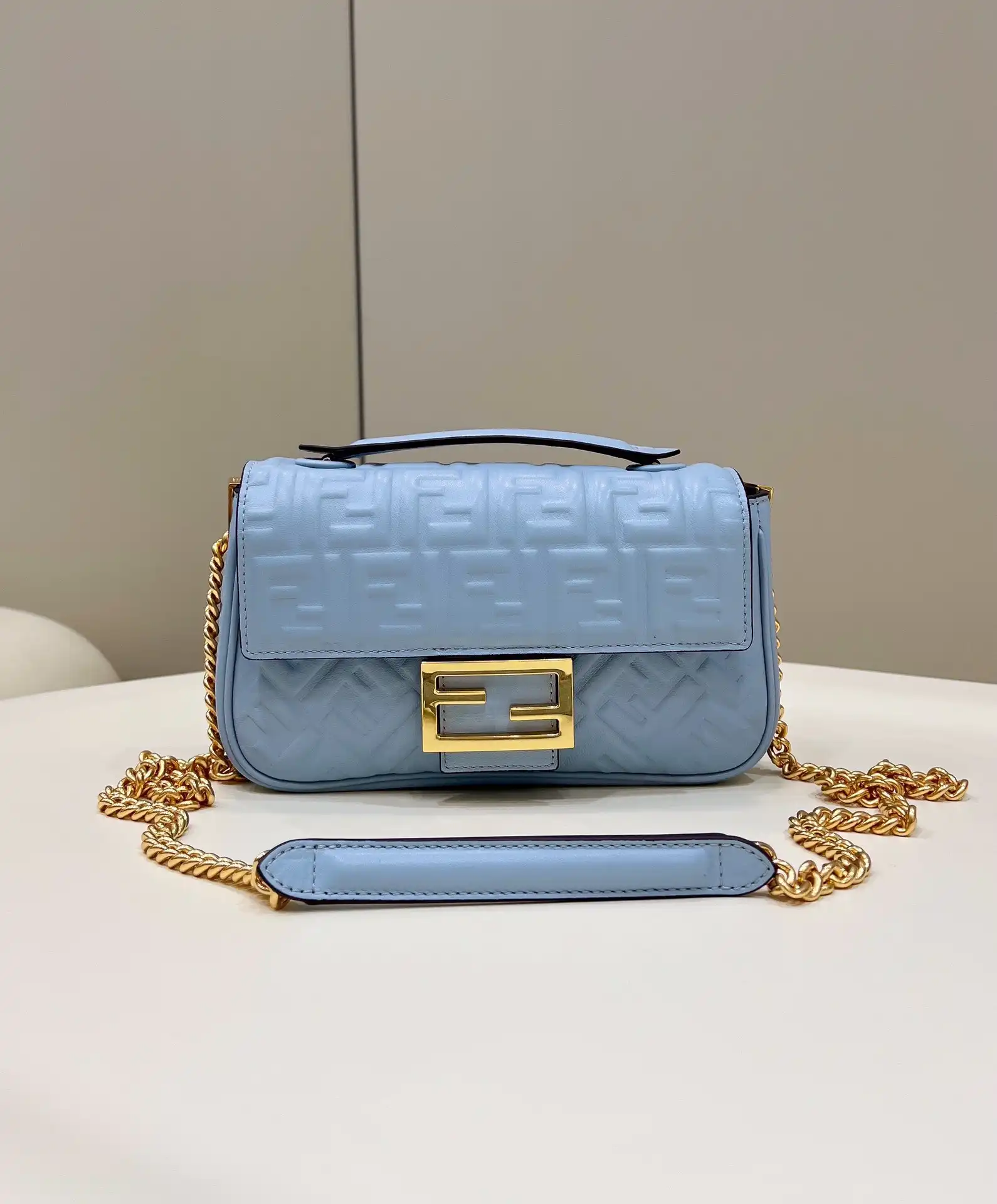 First bag ru FENDI BAGUETTE CHAIN MIDI 397B98-24*14*7CM