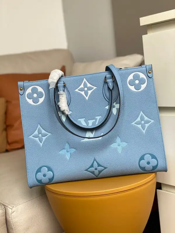 First bag ru LOUIS VUITTON ONTHEGO MM