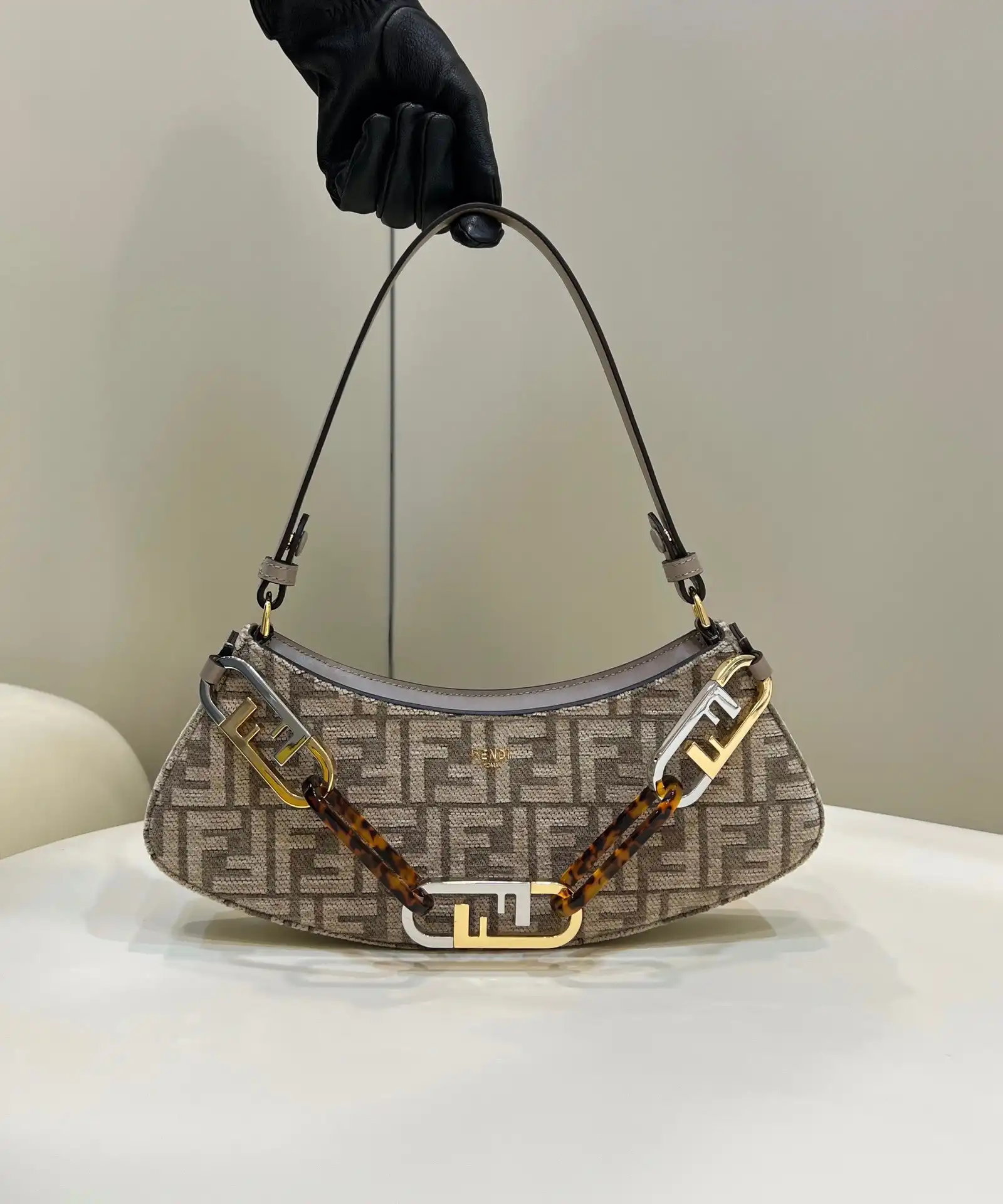 Cheap HOT SALE FENDI O’Lock Swing