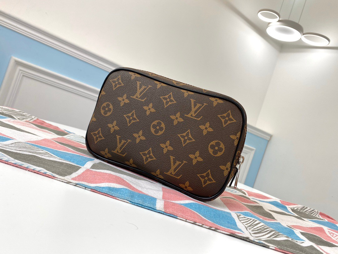 [FREE SHIPPING] LOUIS VUITTON TOILETRY POUCH PM