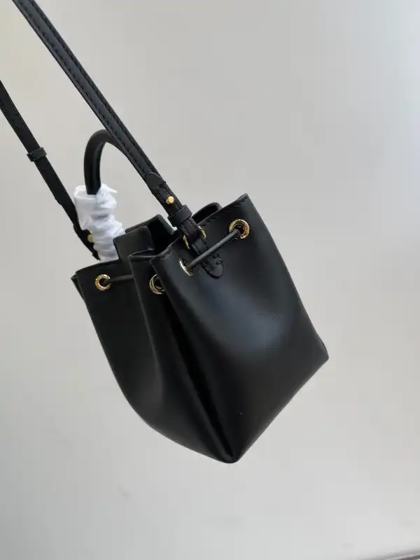 Bagsoffer BURBERRY Bucket Bag