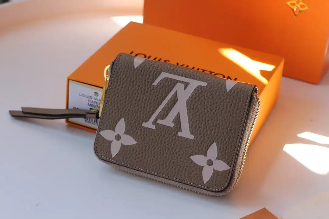 TO LOUIS VUITTON ZIPPY COIN PURSE