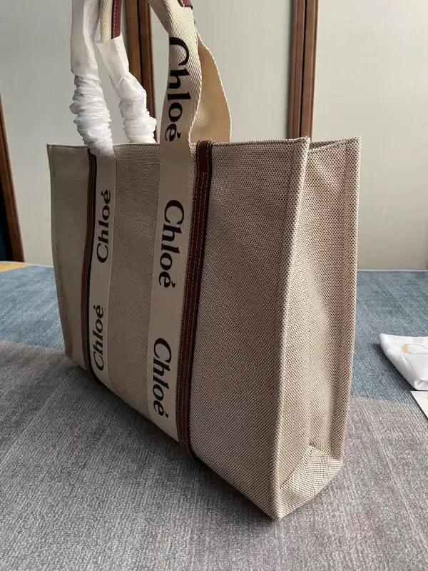 CHLOÉ LARGE WOODY TOTE BAG