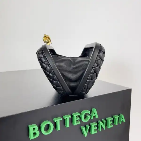 BOTTEGA VENETA Knot Minaudiere