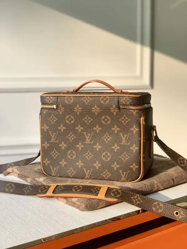 Tony Luxuries LOUIS VUITTON TOILETRY BAG