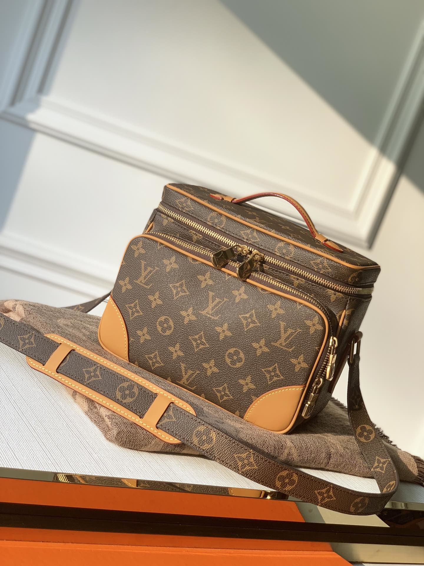 [FREE SHIPPING] LOUIS VUITTON TOILETRY BAG