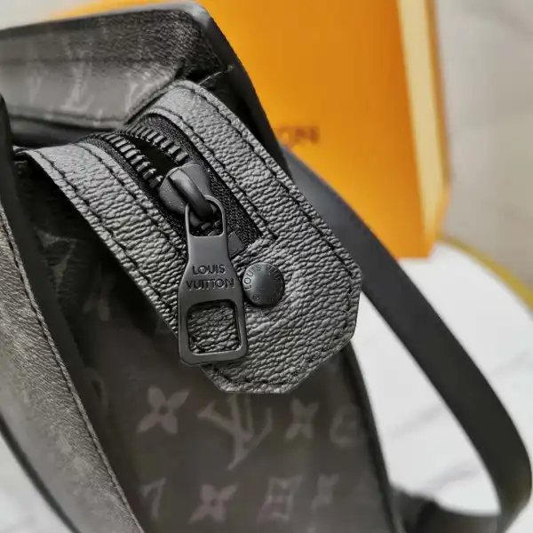 LOUIS VUITTON SAC PLAT HORIZONTAL ZIPPE