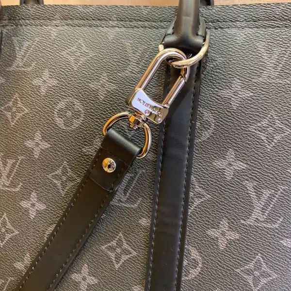 LOUIS VUITTON TOTE