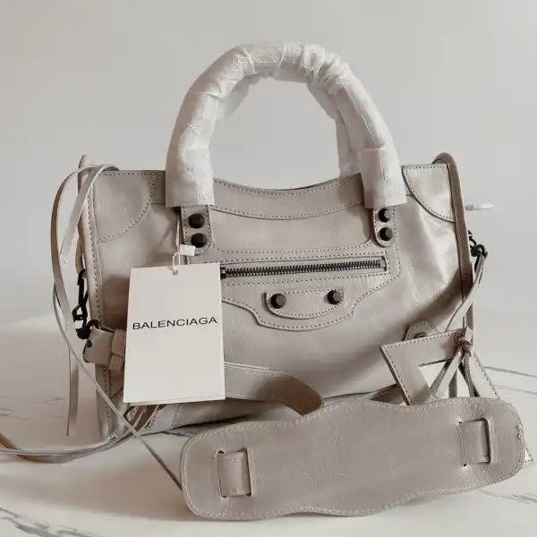 BALENCIAGA CHANELASSIC CITY