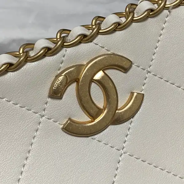 CHANEL SHOPPING BAG