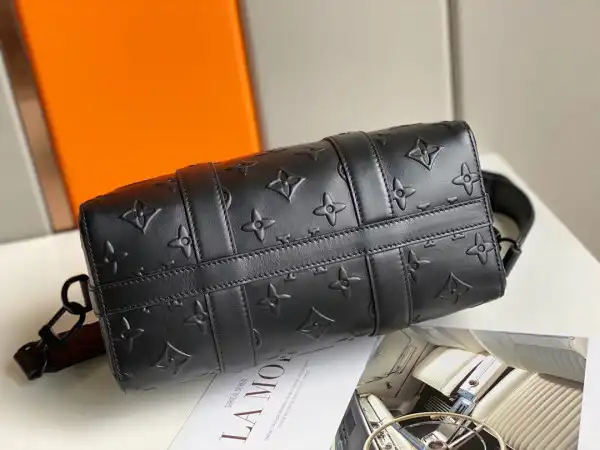 First bag ru LOUIS VUITTON CITY KEEPALL