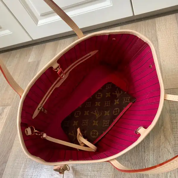 LOUIS VUITTON NEVERFULL PM