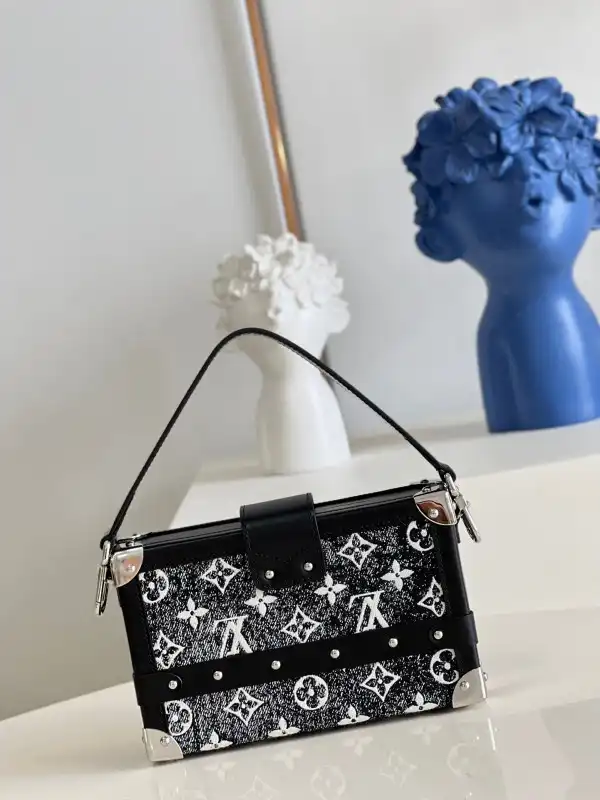 LOUIS VUITTON PETITE MALLE