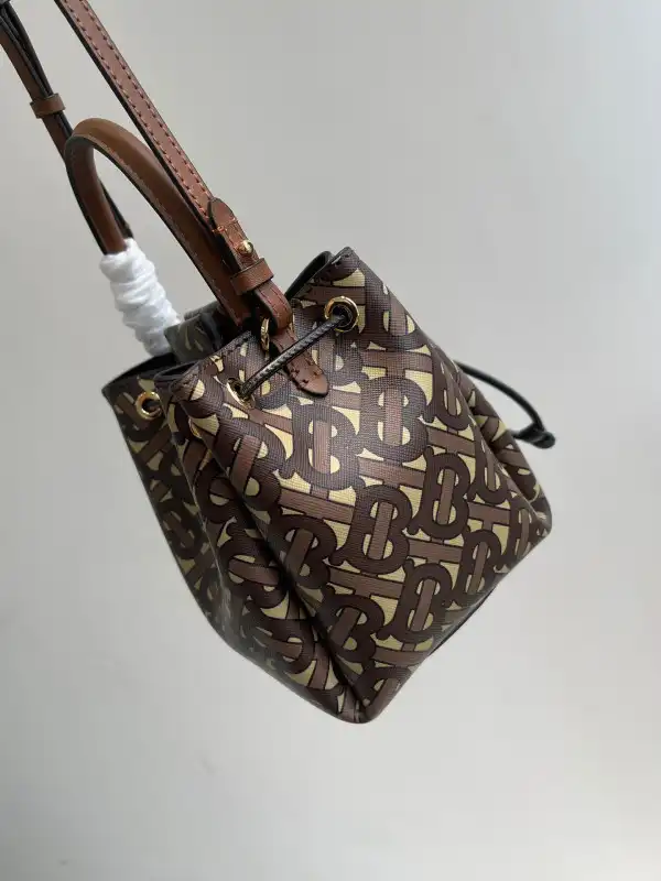 Bagsoffer BURBERRY Bucket Bag