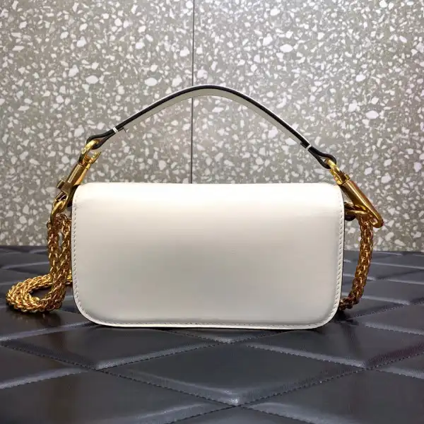 Yupoo bagsoffer VALENTINO LOCÒ SMALL SHOULDER BAG IN CALFSKIN