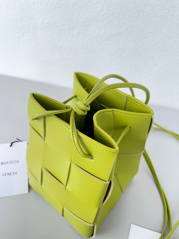 HOT SALE BOTTEGA VENETA Cassette Bucket Bag