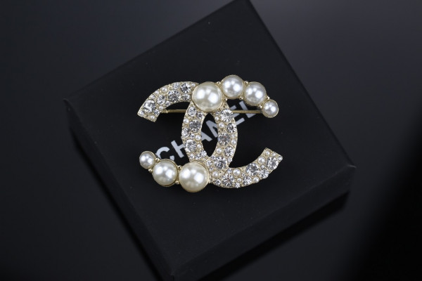 CL BROOCH