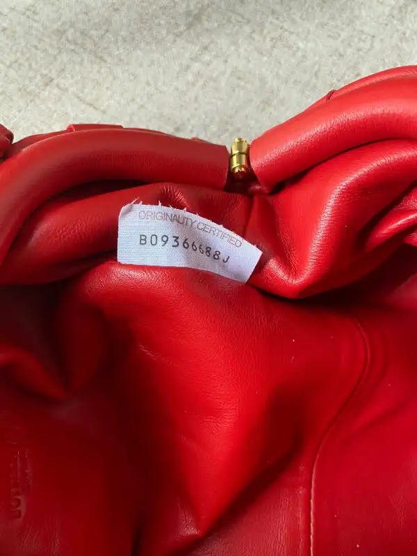 First bag ru BOTTEGA VENETA MINI POUCH