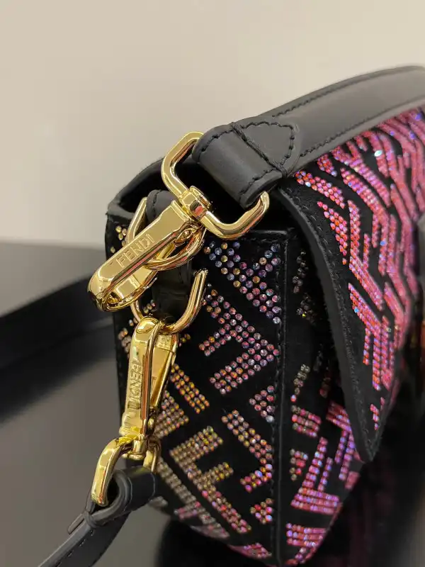 First bag ru FENDI Baguette