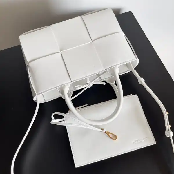 BOTTEGA VENETA ARCO MINI TOTE