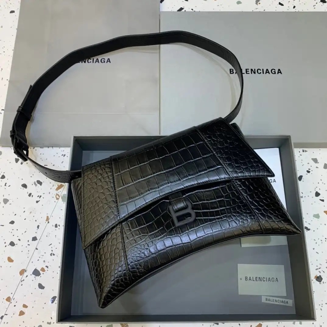 Firstbag Ru BALENCIAGA DOWNTOWN MEDIUM SHOULDER BAG