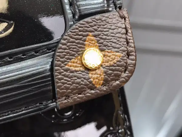 Aaa replica ru LOUIS VUITTON WYNWOOD