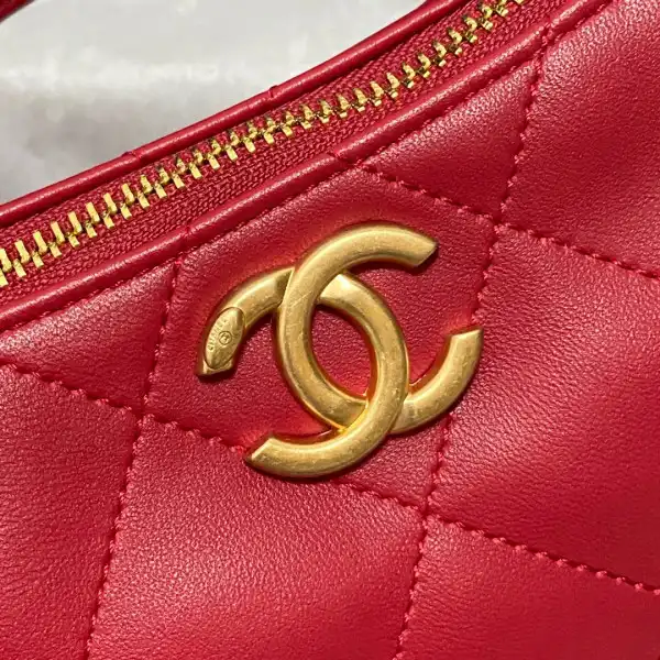 CHANEL HIPPIE BAG