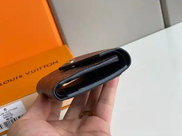 Frstbag ru LOUIS VUITTON ZOÉ WALLET