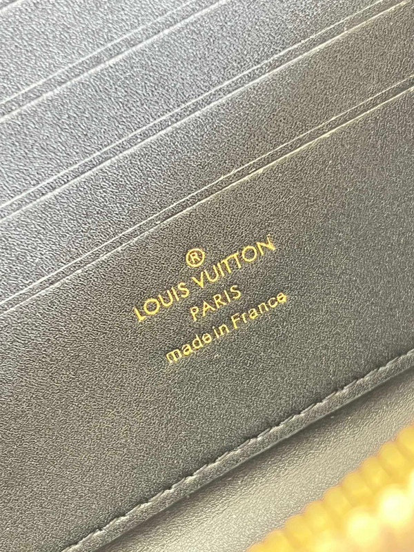 LOUIS VUITTON TRUNK VERTICAL