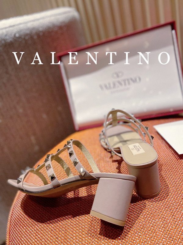 HOT SALE VALENTINO ROCKSTUD CALFSKIN LEATHER SLIDE SANDAL