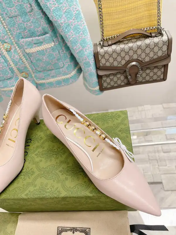 GUCCI Women's pump with 'GUCCI'