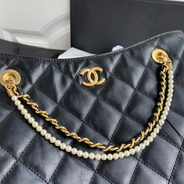 CHANEL SHOPPING BAG