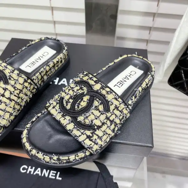 CHANEL MULE