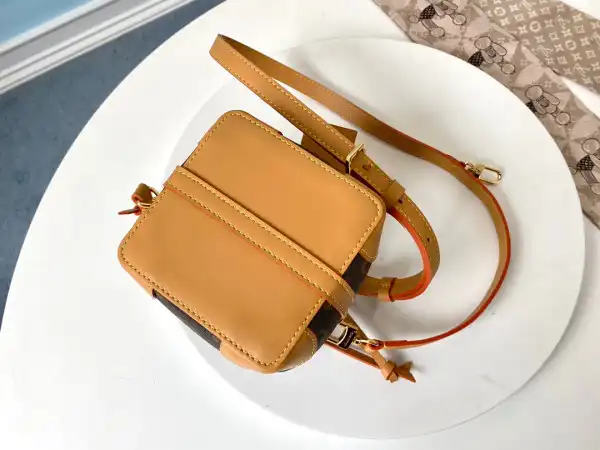 LOUIS VUITTON NOÉ PURSE