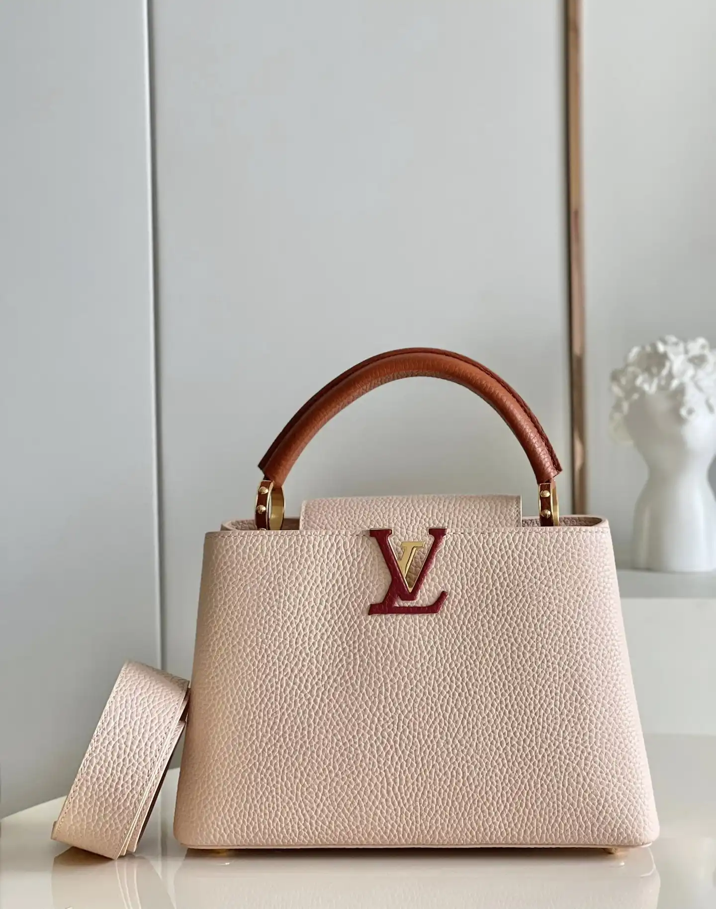 First bag ru LOUIS VUITTON CAPUCINES BB