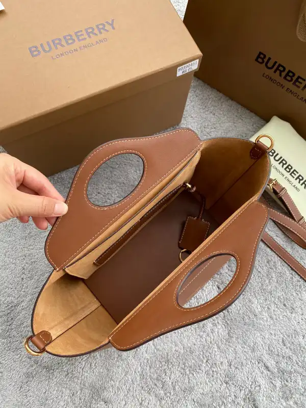 BURBERRY Pocket Tote