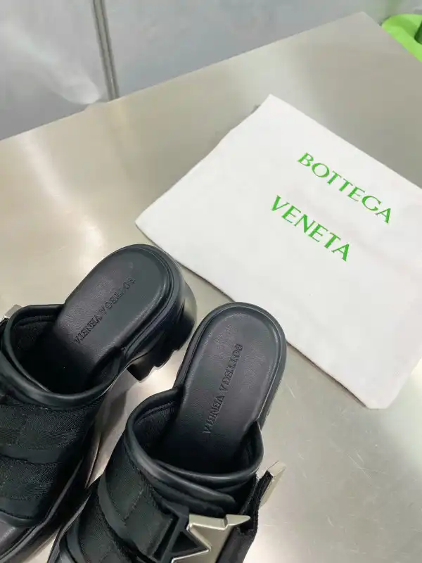 BOTTEGA VENETA Flash