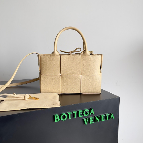 HOT SALE BOTTEGA VENETA ARCO MINI TOTE