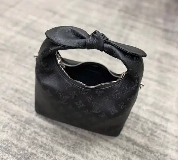 Aaa replica ru LOUIS VUITTON WHY KNOT PM