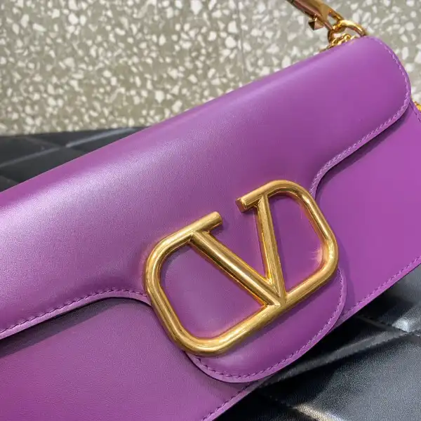 Yupoo bagsoffer VALENTINO LOCÒ CALFSKIN SHOULDER BAG