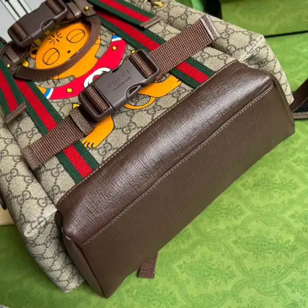 Gucci cat print skateboard backpack