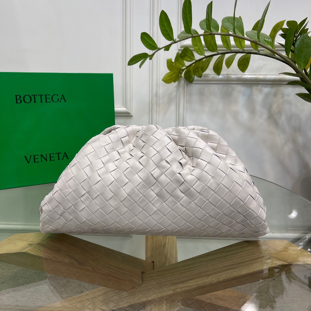 HOT SALE BOTTEGA VENETA Pouch