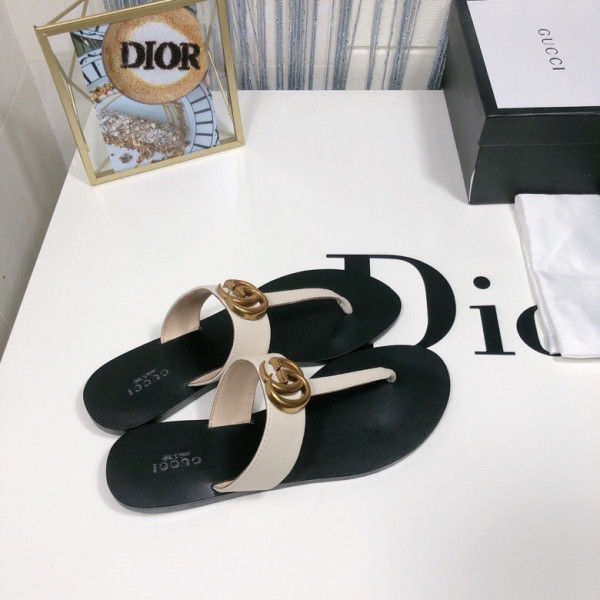 GUCCI Leather thong sandal with Double G