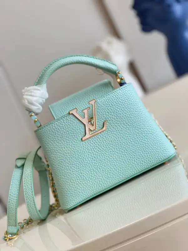 First bag ru LOUIS VUITTON CAPUCINES MINI