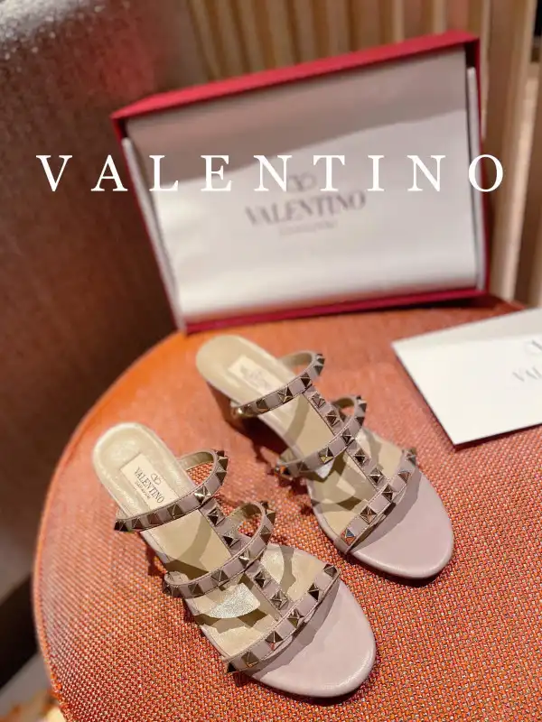 Yupoo bagsoffer VALENTINO ROCKSTUD CALFSKIN LEATHER SLIDE SANDAL