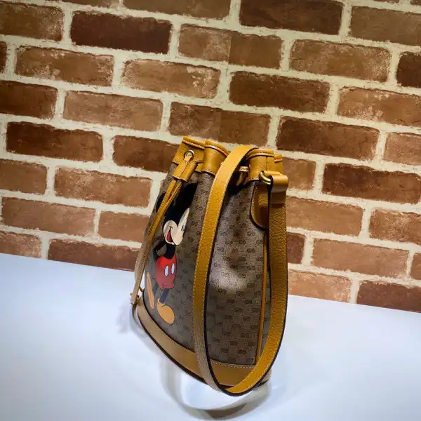 First bag ru Disney x Gucci Mini Bucket Bag