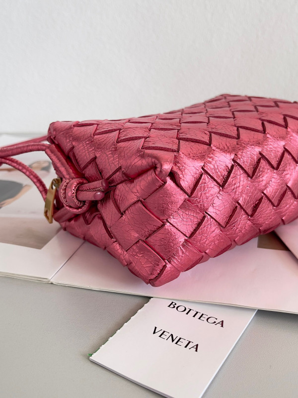 [FREE SHIPPING] BOTTEGA VENETA Mini Loop Camera Bag